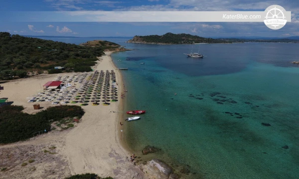Pelayaran seru selama 3 jam ke Pantai Pisang di Pulau Ammouliani, Ouranoupoli, Yunani.