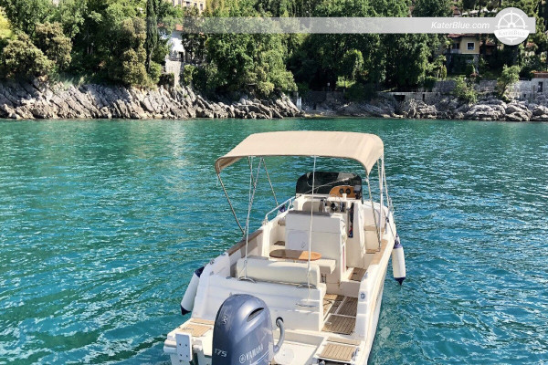 Meravigliosa navigazione nel Mar Adriatico, Icici, Croazia.