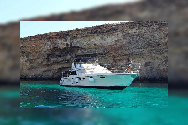 Premium Yacht Alquiler de medio día Ghajnsielem-Malta