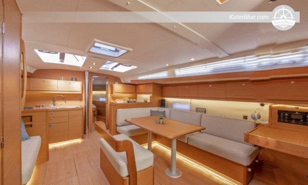 Wöchentlicher Segelyachtcharter ohne Boot vor Sardinien, Italien
