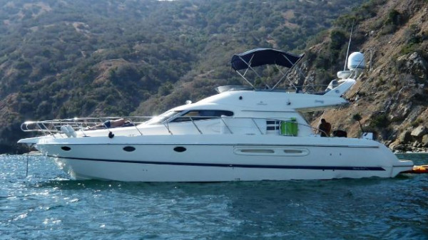 Motor Yacht Charter Cranchi 48 in Saranda, Albania