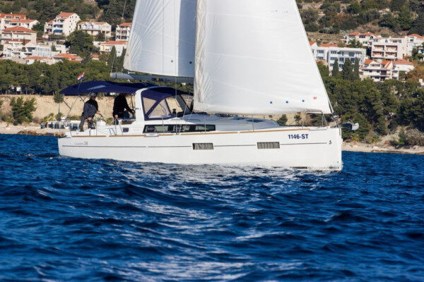 Weekly sailing yacht charter Split, Croatia