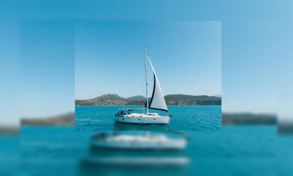 Relaxing weekly sailing yacht charter in Alimos, Greece