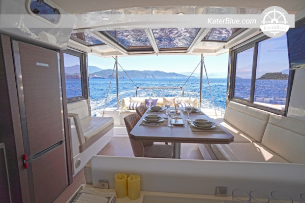 Bali Catamaran propose des locations hebdomadaires en Lycie (Turquie).