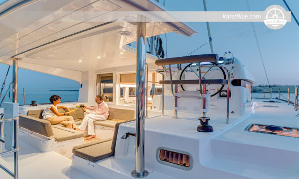 Aluguel semanal exclusivo de catamarã em Atenas, Grécia