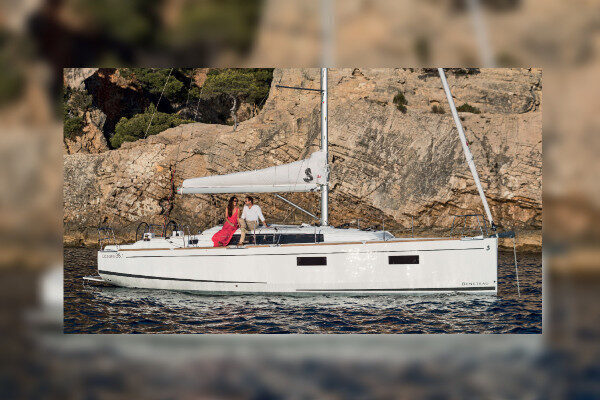 Luxury Beneteau yacht for weekly charter French Riviera-France