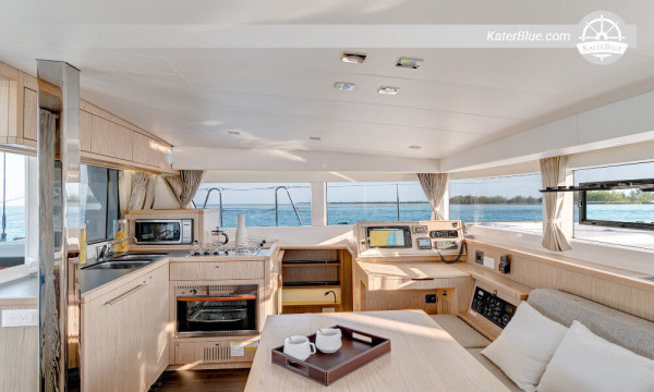 Aluguel semanal exclusivo de catamarã em Atenas, Grécia