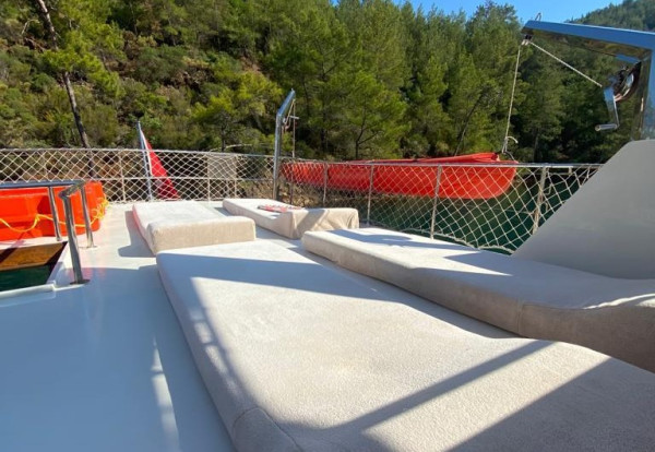 Sewa Kapal Pesiar Motor Flybridge Pribadi di Gocek, Turki