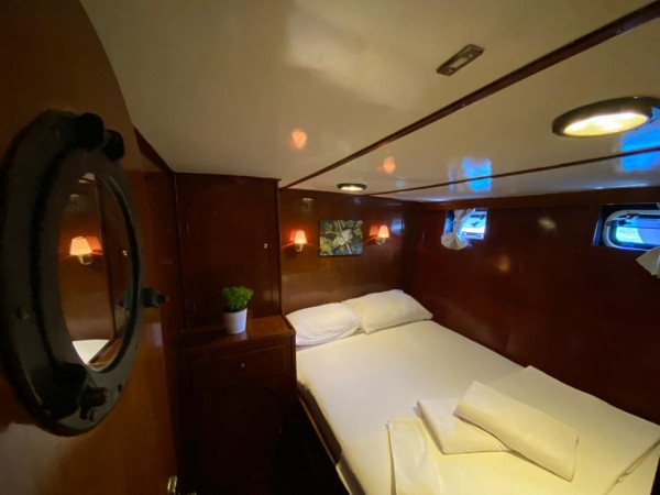 Sewa Kapal Pesiar Motor Flybridge Pribadi di Gocek, Turki
