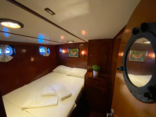 Sewa Kapal Pesiar Motor Flybridge Pribadi di Gocek, Turki