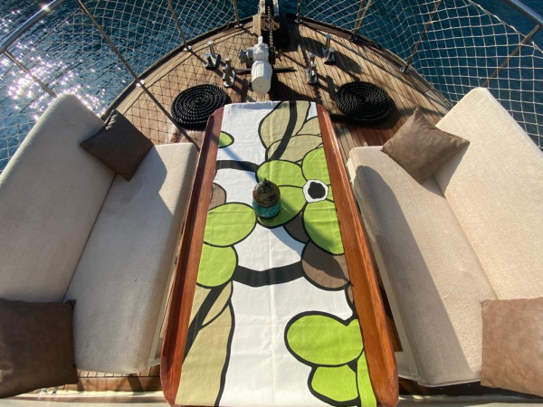 Sewa Kapal Pesiar Motor Flybridge Pribadi di Gocek, Turki