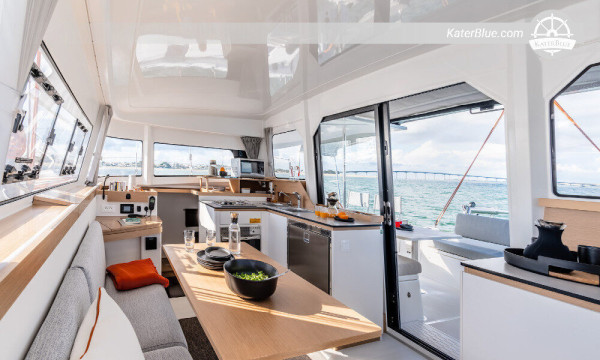 Nowy katamaran Excess na tygodniowe czartery Ibiza - Hiszpania