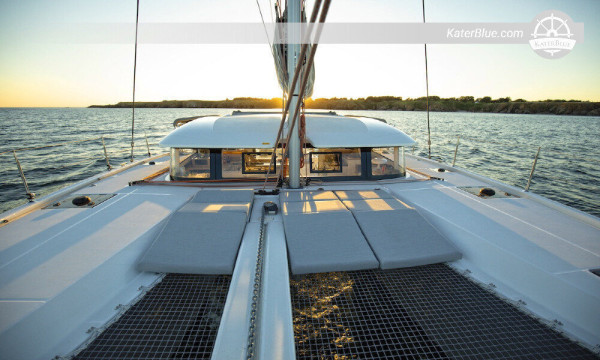 Nowy katamaran Excess na tygodniowe czartery Ibiza - Hiszpania