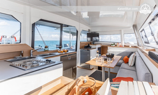 Nowy katamaran Excess na tygodniowe czartery Ibiza - Hiszpania