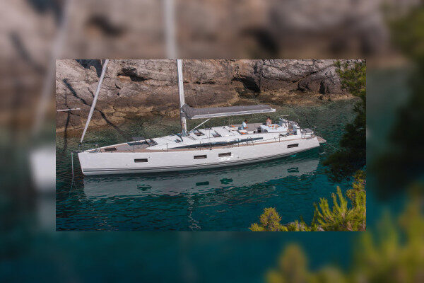 Perfect Jeanneau yacht weekly charters Tenerife-Spain