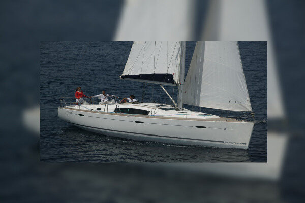 Beneteau sailing yacht weekly charter in Tenerife-Spain