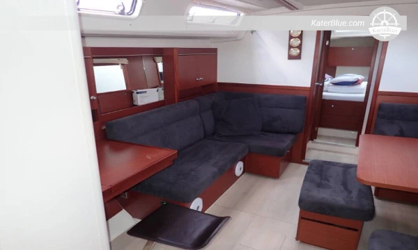 Sewa yacht yang dirancang sempurna di Pulau Var, Kroasia.