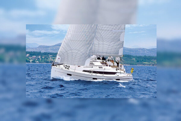 Deluxe sailing yacht weekly charter in Vis-Croatia