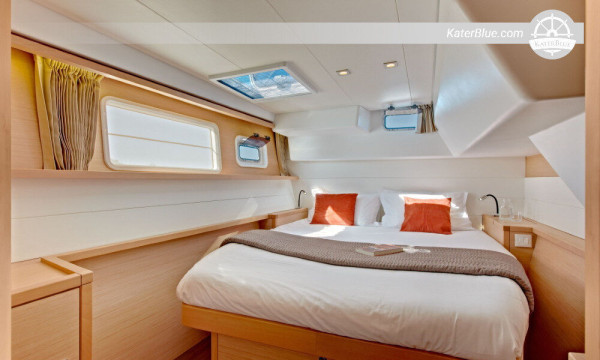 Locations hebdomadaires de catamarans de luxe sur le lagon à Hvar, en Croatie