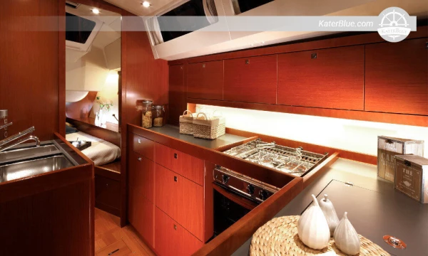Sewa kapal Beneteau mingguan rute Gran Canaria-Spanyol
