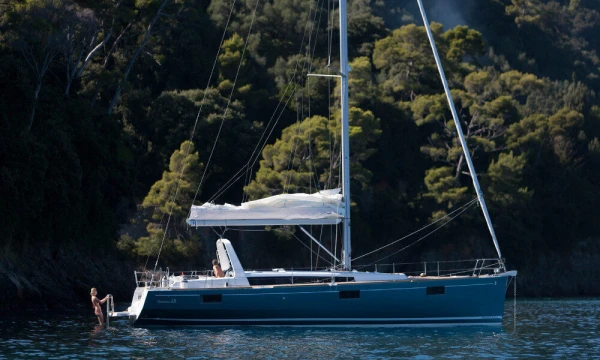 Sewa kapal Beneteau mingguan rute Gran Canaria-Spanyol