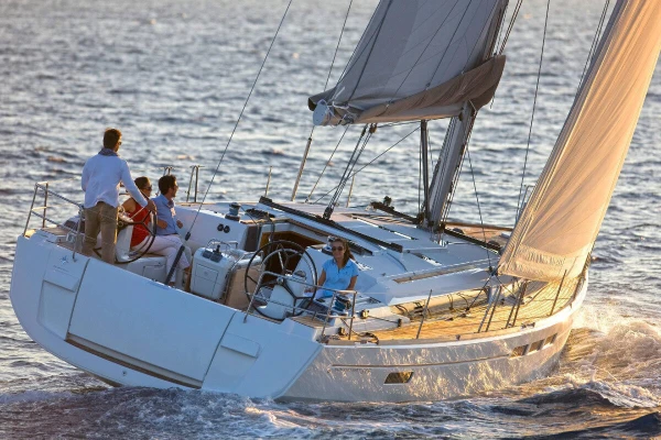 Sewa kapal mewah mingguan rute Mallorca-Spanyol