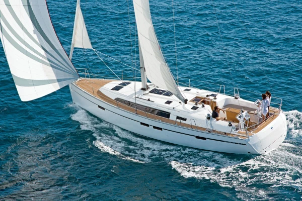 Sewa kapal Bavaria mingguan rute Mallorca-Spanyol