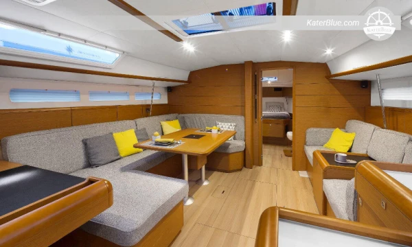 Sewa kapal mewah mingguan rute Mallorca-Spanyol