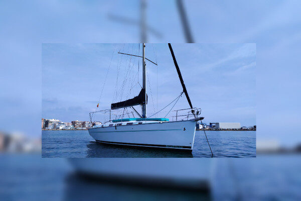 Beneteau vessel for day charter with skipper Alicante-Spain