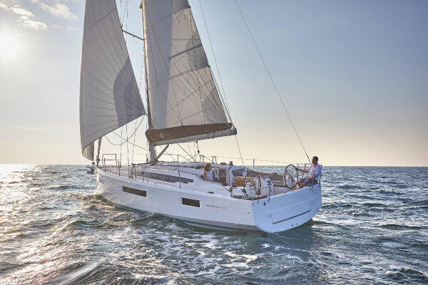 Weekly yacht charter Athens-Greece