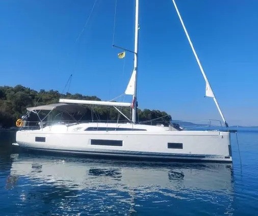 Luxurious Sailing Yacht Charter: Beneteau Oceanis 51.1, Volos Greece