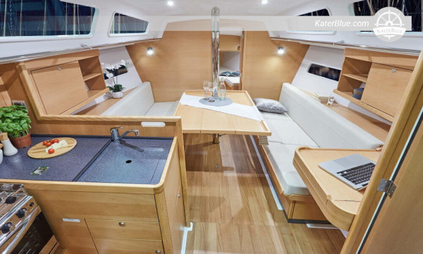 Jeanneau-Schiff-Tagescharter Cádiz-Spanien