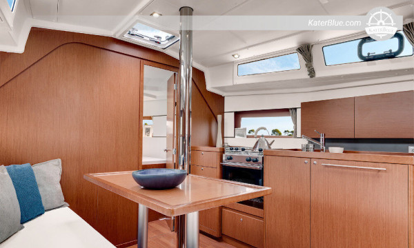 Oceanis vessel weekly charters Amalfi coast-Italy