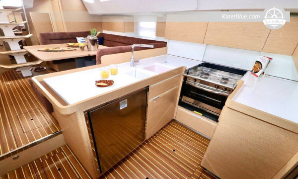 Wöchentliche Charterfahrt mit dem Elan-Schiff nach Hvar-Kroatien