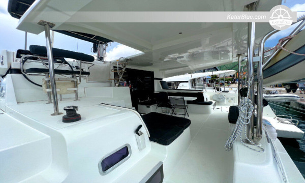 Premium yacht weekly charter Scedro-Croatia
