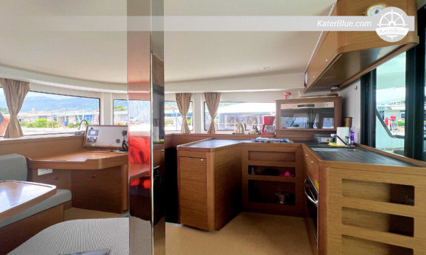 Weekly Catamaran charter Komiza-Croatia