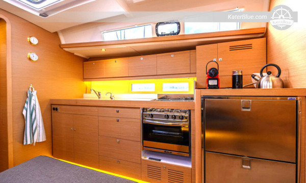 Tjedni najam plovila s skiperom na plažama i obalama na Krfu, Grčka