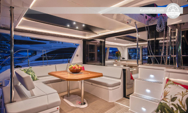 Dagkatamaran med skippercharter Placencia-Belize