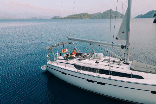 Wöchentlicher Segelcharter entlang der Küste von Spetses, Griechenland