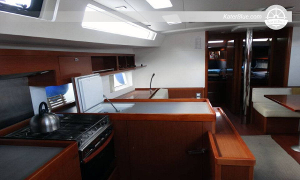 Location de voiliers à la semaine en bord de mer à Spetses, Grèce