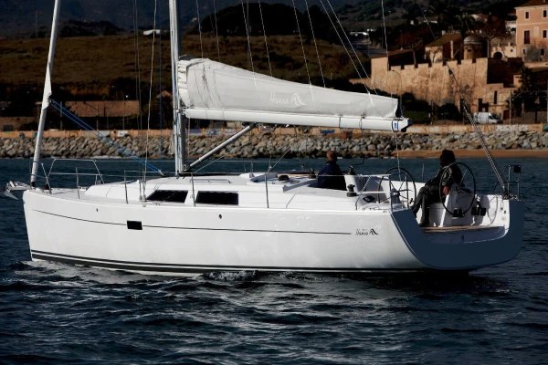 Hanse-skib tilbyder ugentlige bareboat-chartre i Dokos, Grækenland