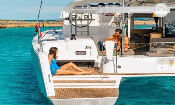 Locations hebdomadaires de catamarans à Paros-Grèce