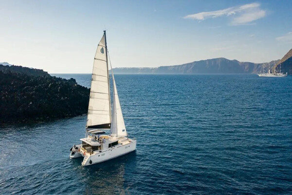 Alquiler de catamaranes sin tripulación disponibles en Milos, Grecia
