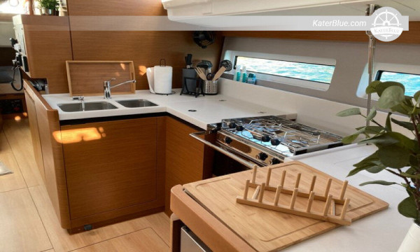 Sale Used Fully-Equipped Sailing Yacht Valencia, Spain