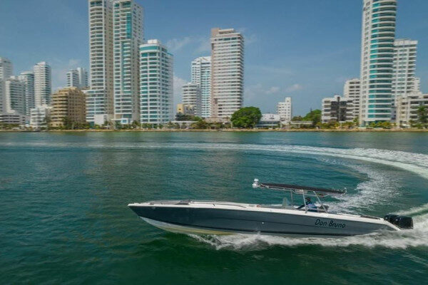 Skippered motor boat day charter Cartagena Colombia