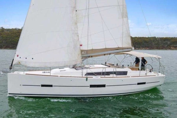 Dufour propose des locations de yachts à la journée à Middle Harbour, en Australie.