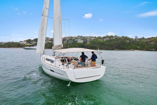 Aluguel de lancha de luxo sem tripulação no rio Hawkesbury, Austrália