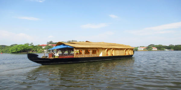 One-Night Houseboat Cruise in Ashtamudi Lake Kerala, India