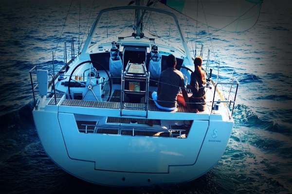 Benetau propose des locations de yachts à la journée à Middle Harbour, en Australie.