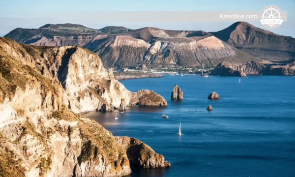 Weiß getünchte Kathedralen-Wochencharta aus Milazzo, Italien